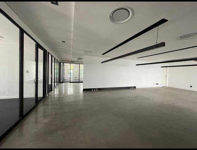2,592M² OFFICE TO LET IN BRYANSTON